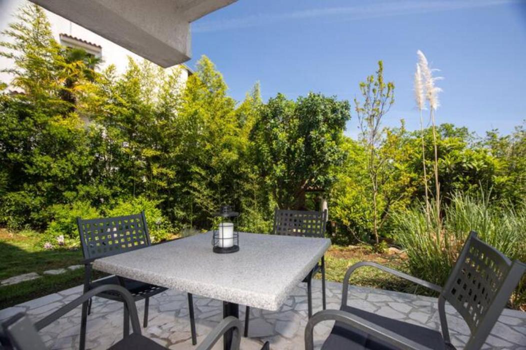 Secret Garden House Apartment Lovran Bagian luar foto
